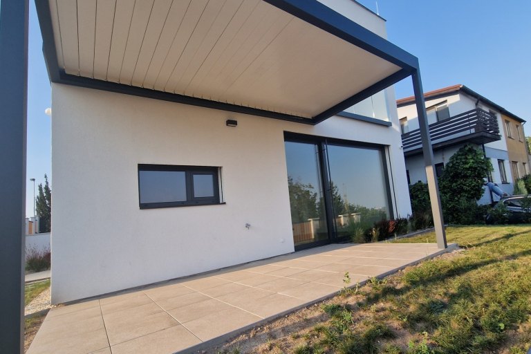Realizace venkovních žaluzií řízených io - foto č. 20