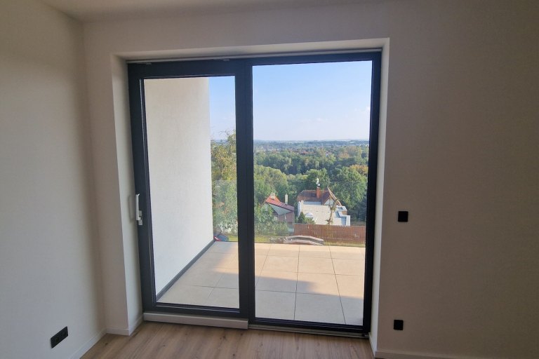Realizace venkovních žaluzií řízených io - foto č. 5