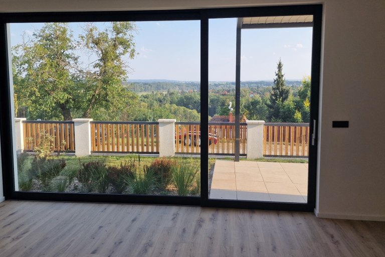 Realizace venkovních žaluzií řízených io - foto č. 3